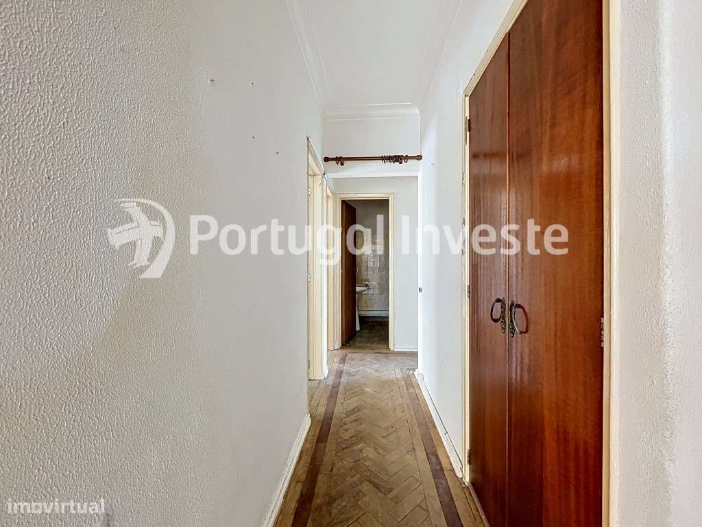 Apartamento de 5 assoalhadas na rua Capitão Leitão, Almada-18