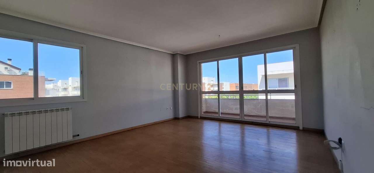 T3 com Suite, Estacionamento e Arrecadação – Urbanização da Fonte da P - Grande imagem: 2/17