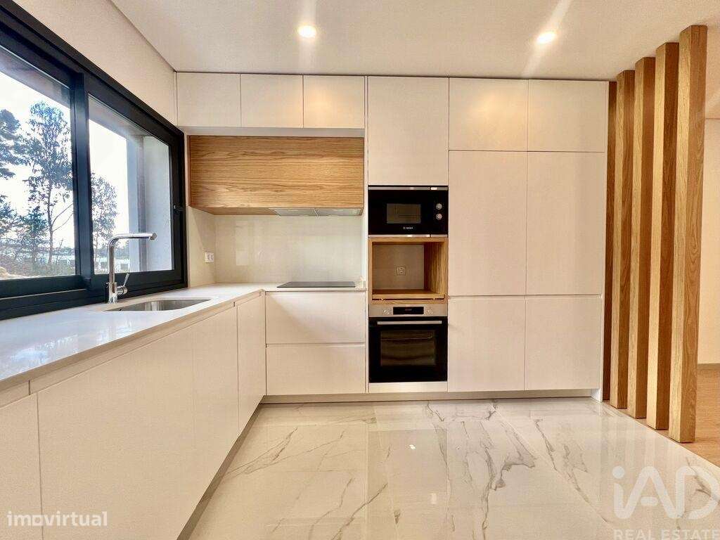 Casa / Villa T3 em Antas e Abade de Vermoim de 246,00 m2 - Grande imagem: 2/24