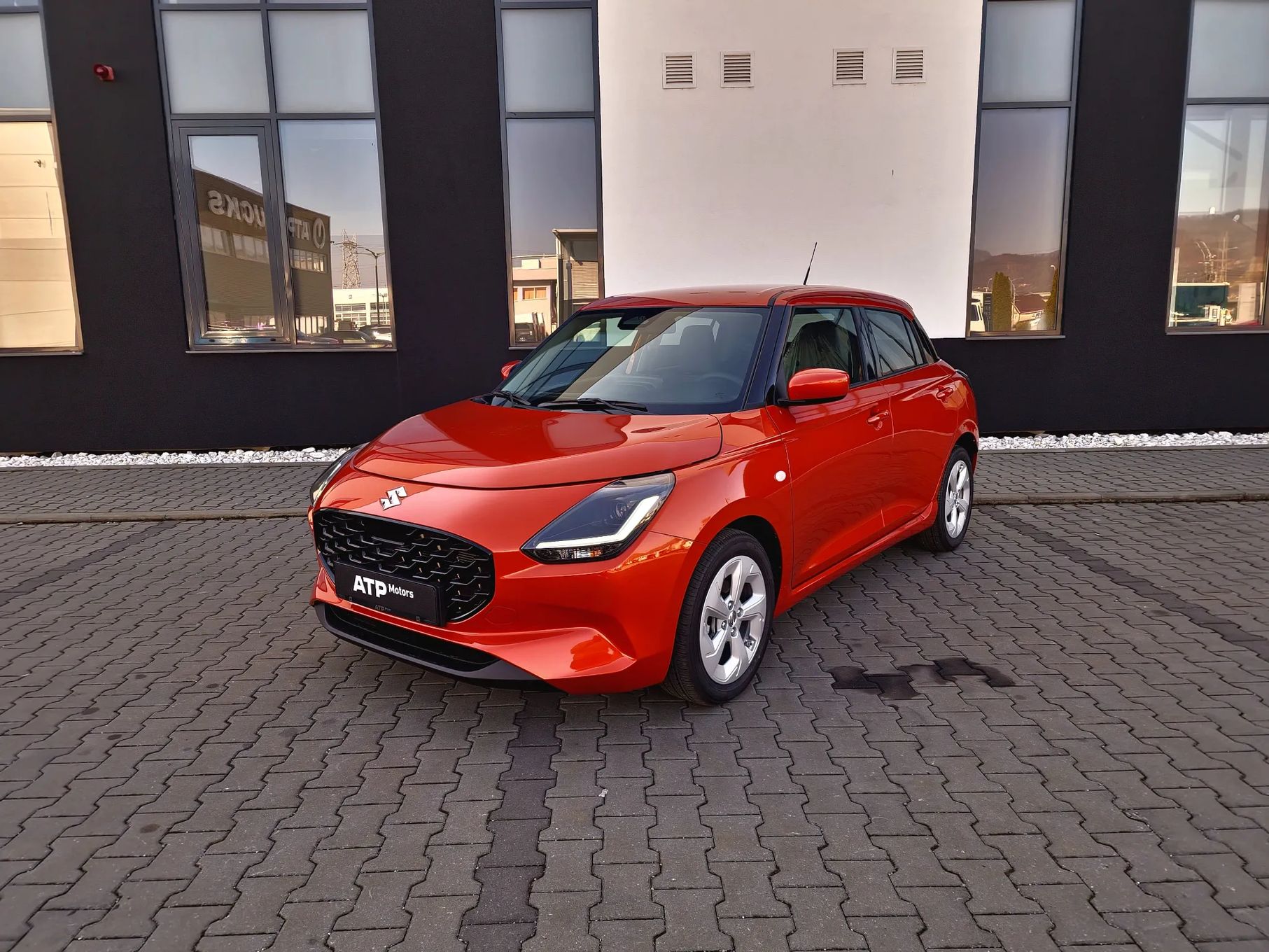 Suzuki NOUL SWIFT HYBRID 12V-ISG (3 Ah) 5MT FWD PASSION