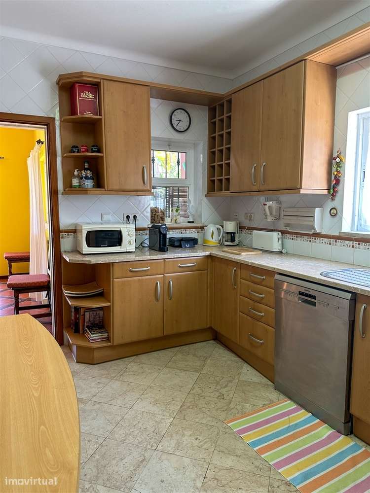 Moradia T5 com piscina e jardim a poucos metros da Praia do Alemão – A-26