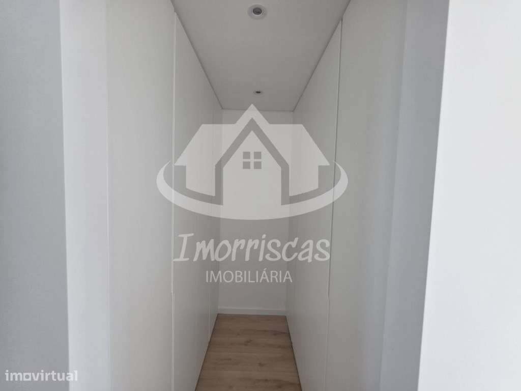 Moradia T3+1 na Portela de Azóia, em Santa Iria de Azóia-20