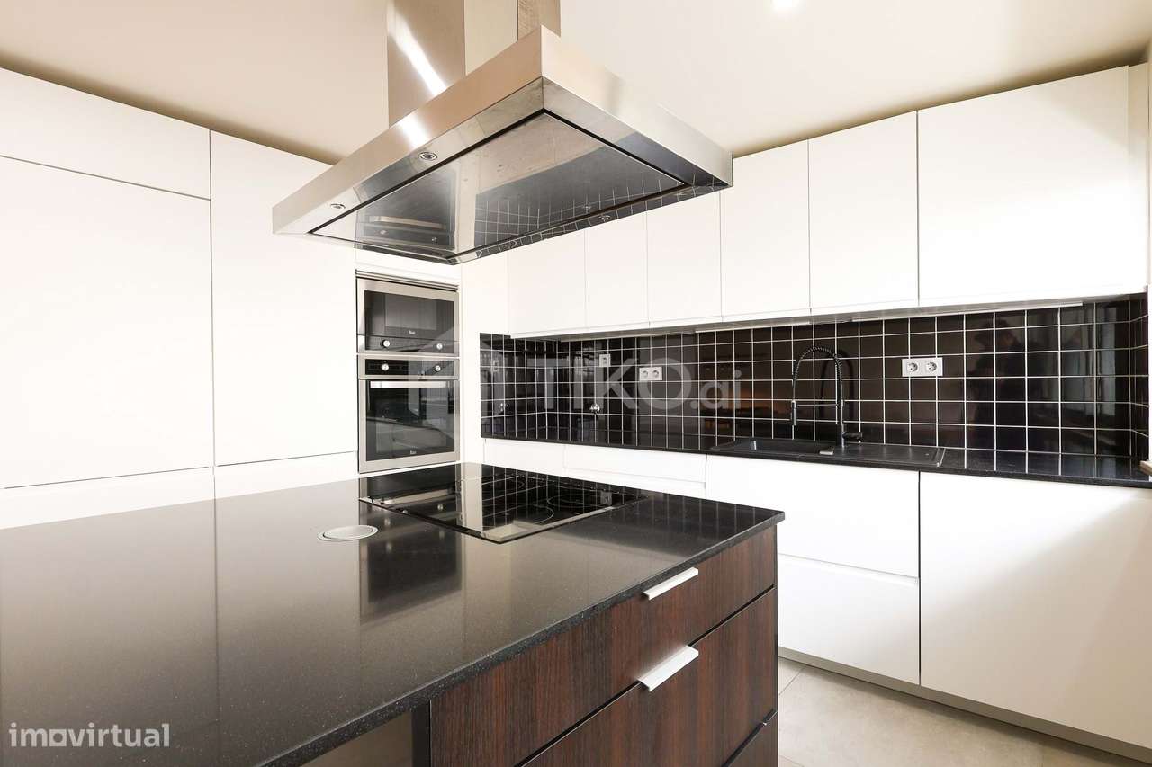 T4 CONVERTIDO EM T3 DE ALTO PADRÃO | 163 M² | 2 GARAGENS + ARRECADAÇÃO-12