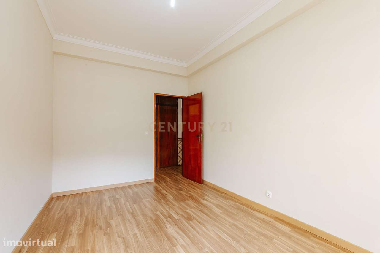 Apartamento T2 junto à estação da Amadora - Grande imagem: 5/22