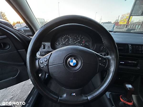 BMW Seria 5 520i - 34