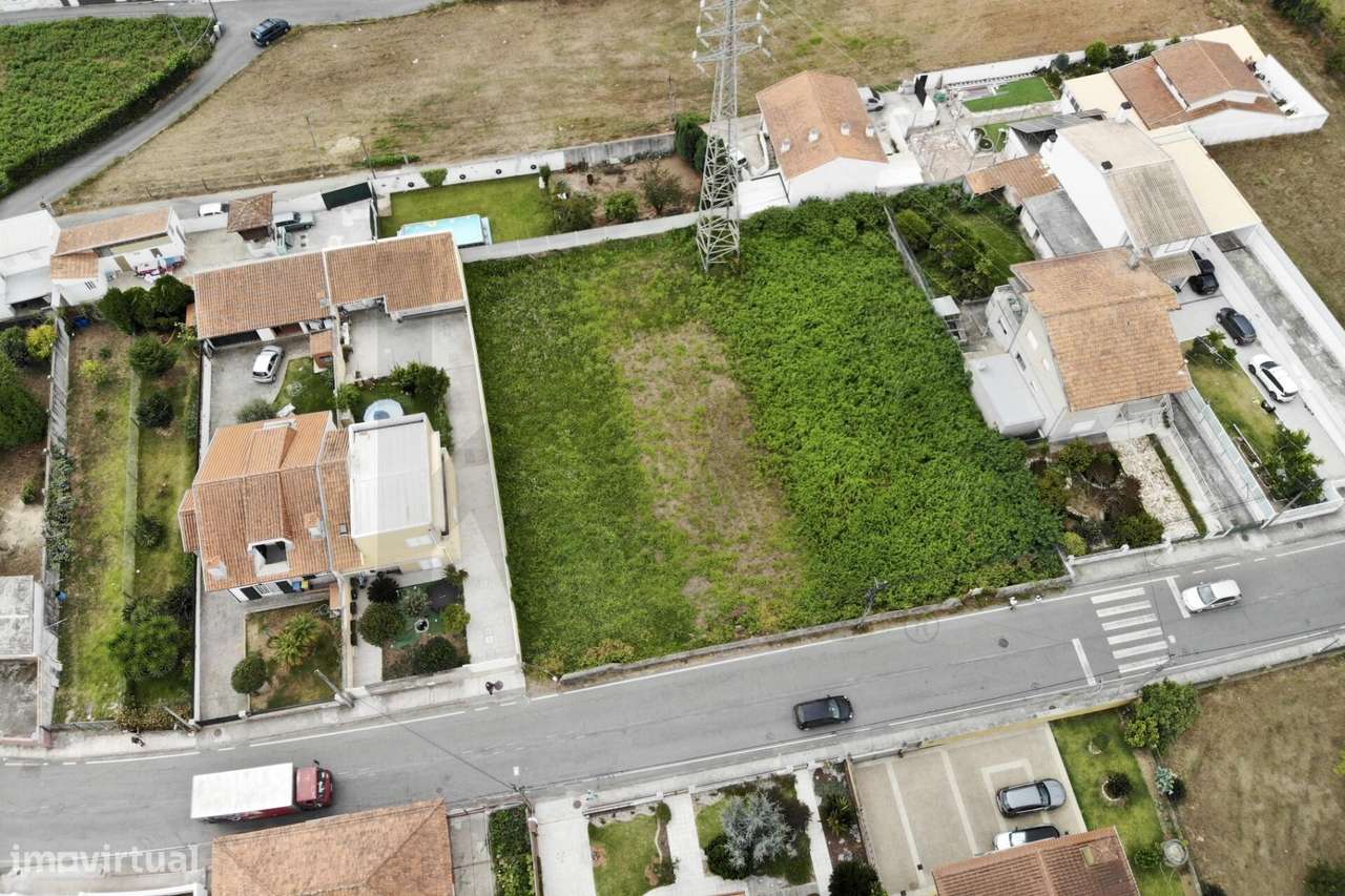 Terreno para Construção | 808 m2 | 400 m2 de Construção-16