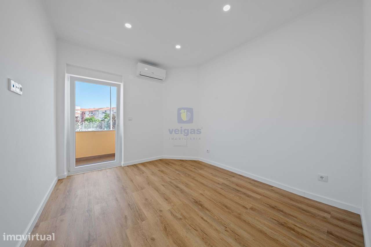 Apartamento T4 Remodelado – Conforto e Modernidade no Barreiro-21