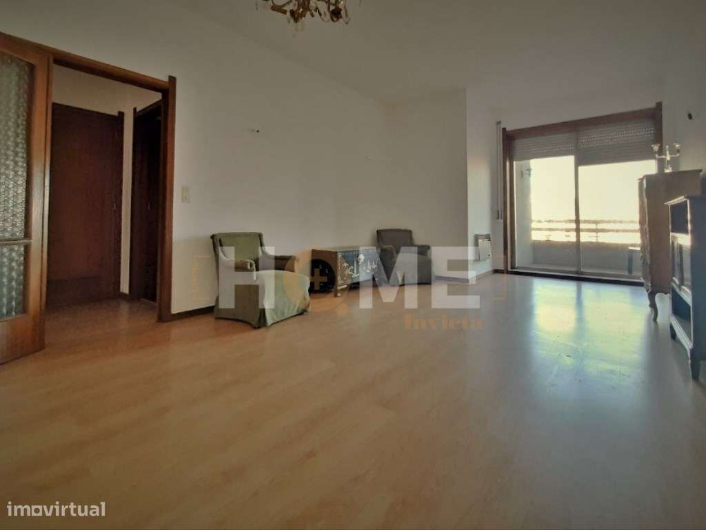 Apartamento T3+1, com varanda à Av. Fernão de Magalhães- Bonfim- Porto-12