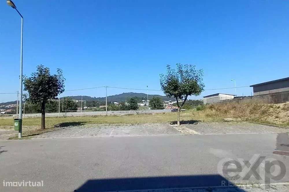 Terreno com projecto aprovado para a construçao de 3 moradias em banda - Grande imagem: 4/8