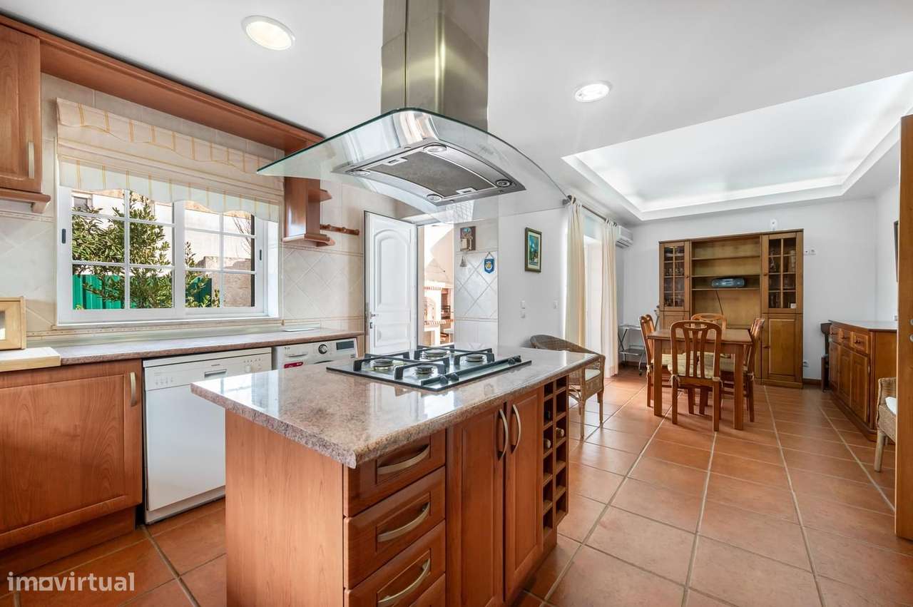 Moradia Isolada T3 com jardim, Aroeira, Almada - Grande imagem: 2/37