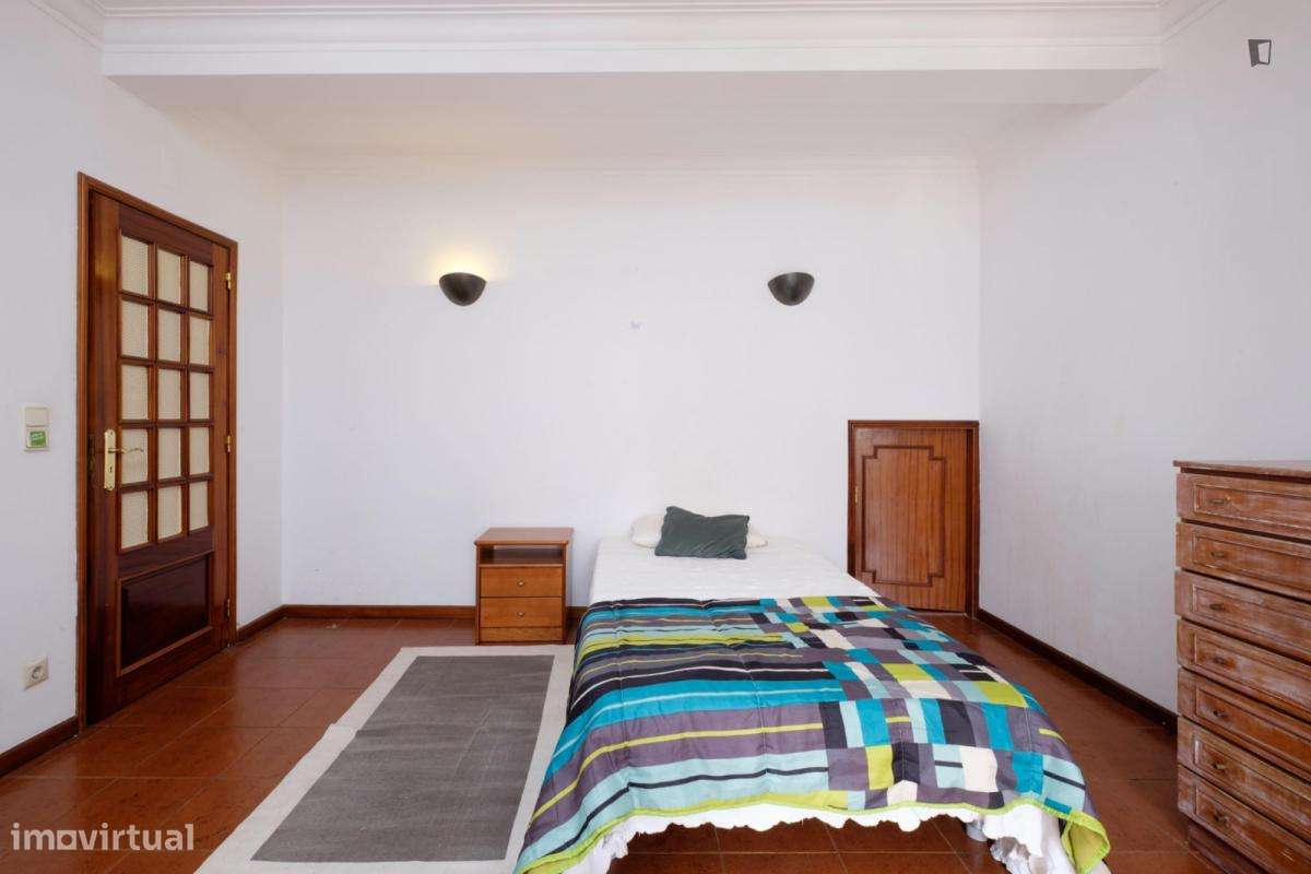 Quarto - localizado em Conchada Coimbra - Grande imagem: 4/7