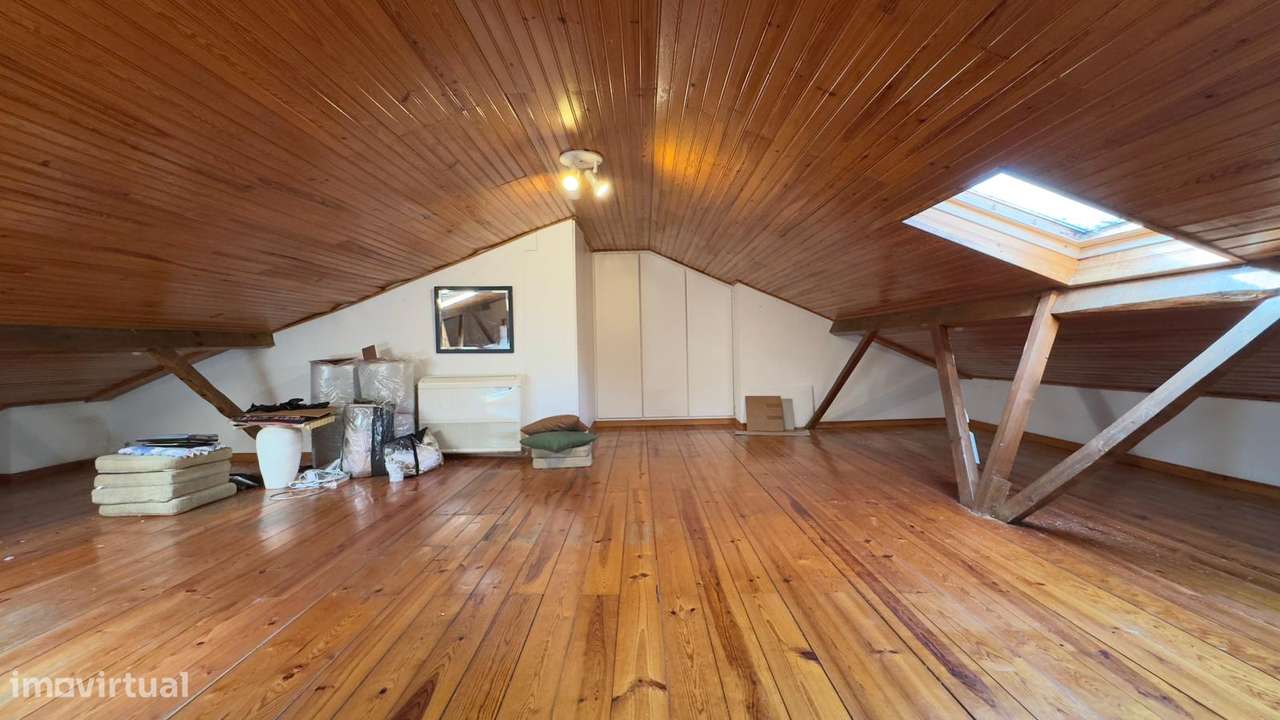 Moradia T6 - 220m2 - 3 pisos - 2 garagens - Barro - Pinheiro de Loures-40