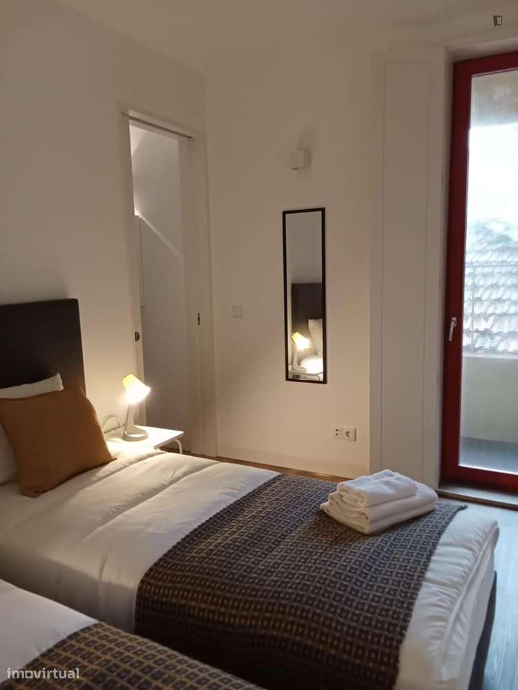 Apartamento com 1 quartos - localizado em Santa Marinha Porto - Grande imagem: 2/7
