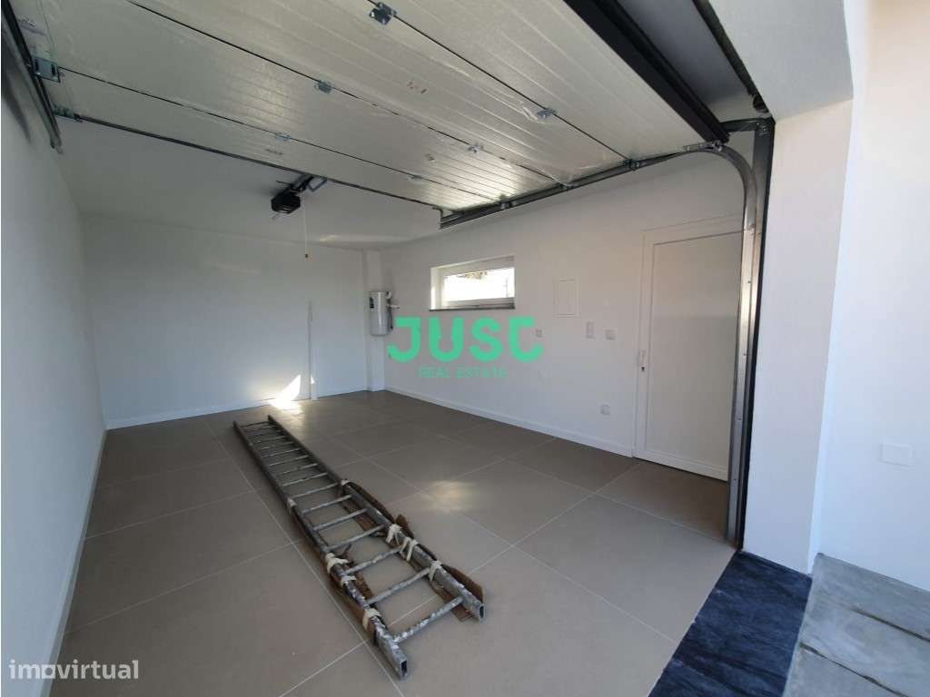 Moradia isolada, térrea, T3 com garagem e lavandaria em Fernão Ferr...-12