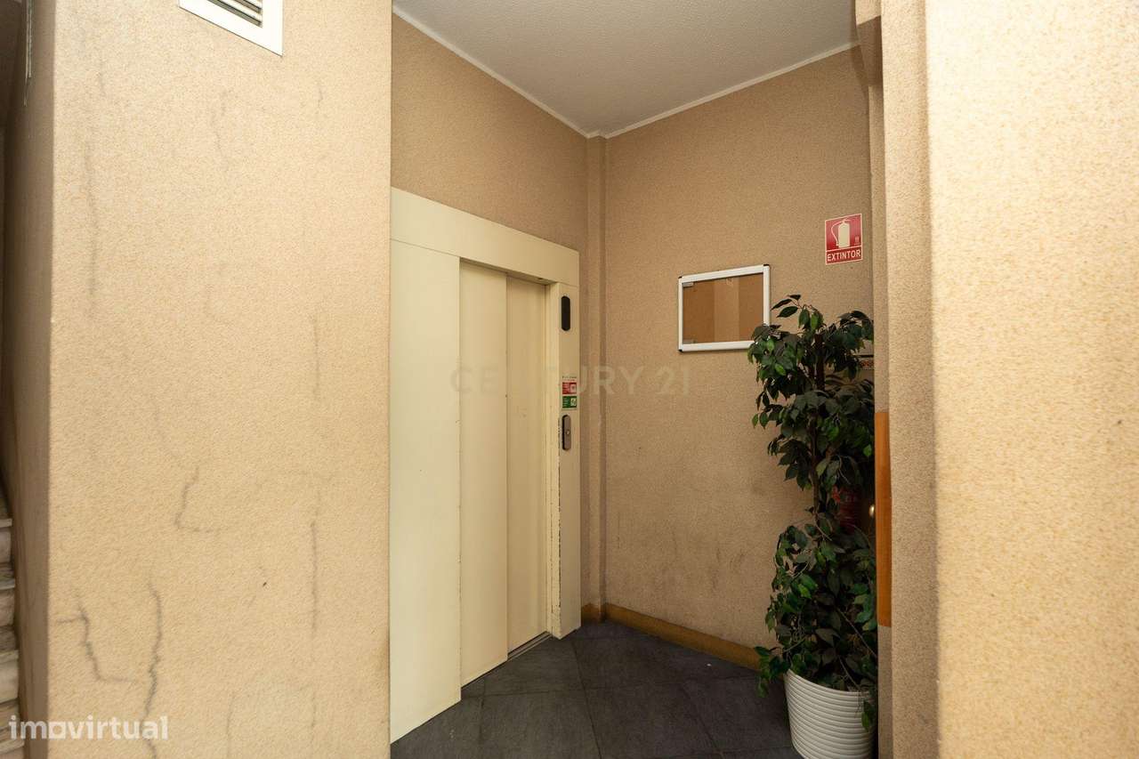 Apartamento T3 em Mina de Água, Amadora - 122m² com Garagem - Grande imagem: 4/39