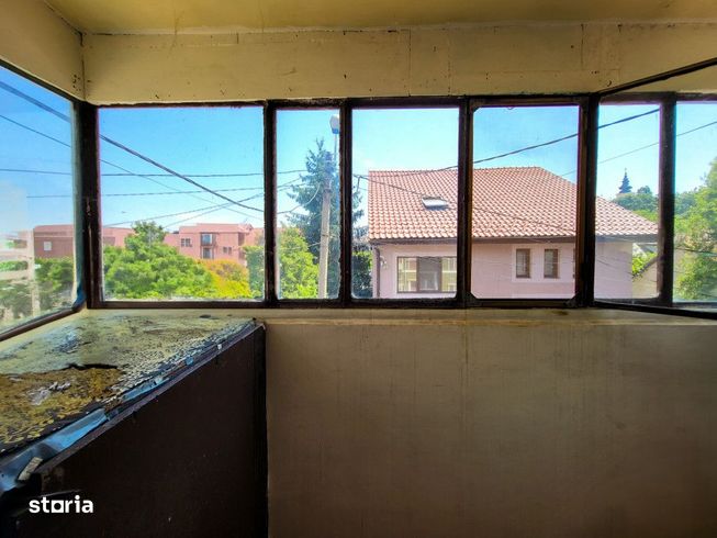 Casa 8 Camere, 3 Apartamente, Singur in curte-1