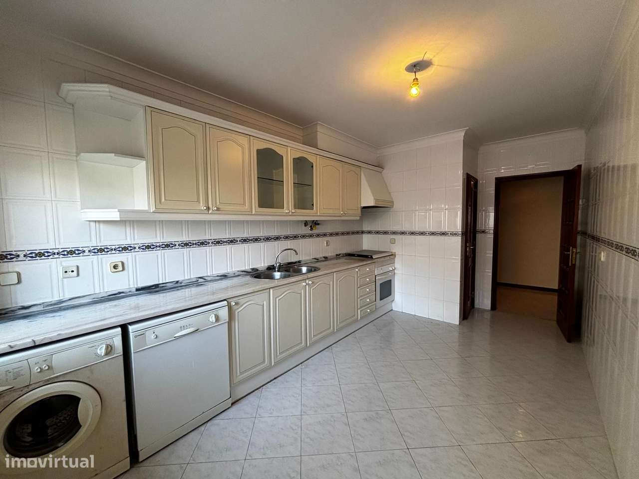 Apartamento T2 com garagem na Urbanização Moinho da Cavaleira-6