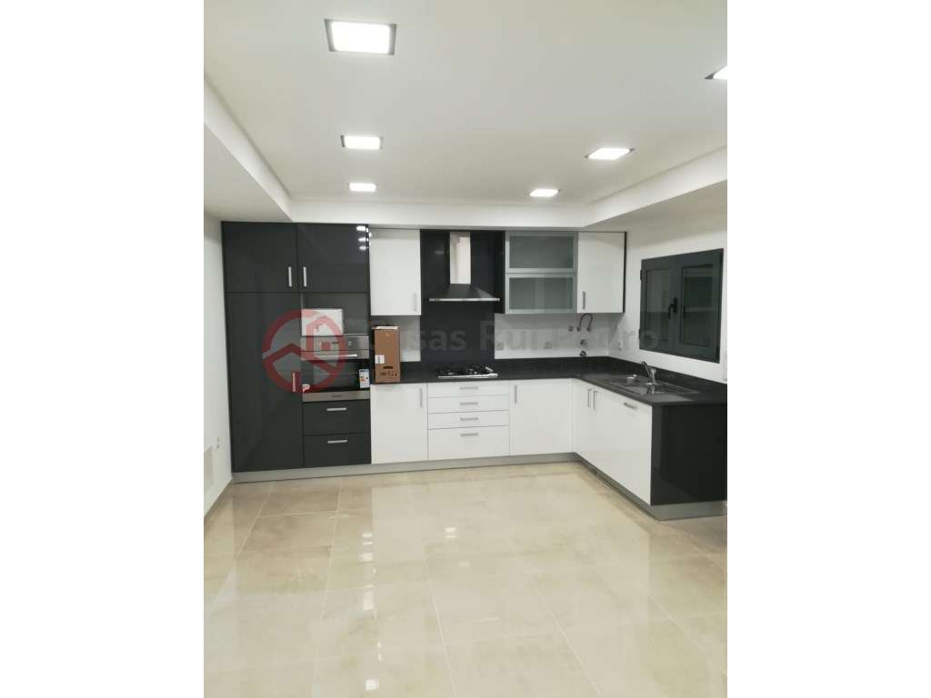 Moradia Geminada T3, com três pisos e garagem em Vale de Milhaços, ... - Grande imagem: 4/21