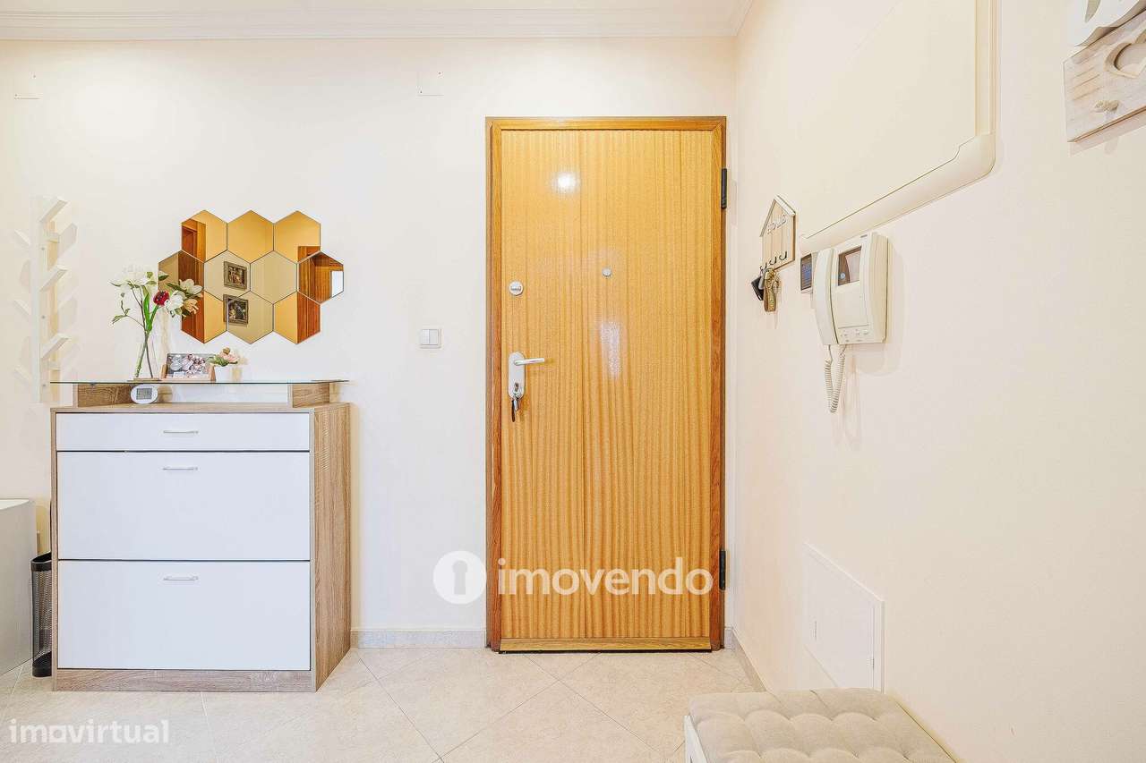 Apartamento T2, com estacionamento e arrecadação, em Vialonga-35