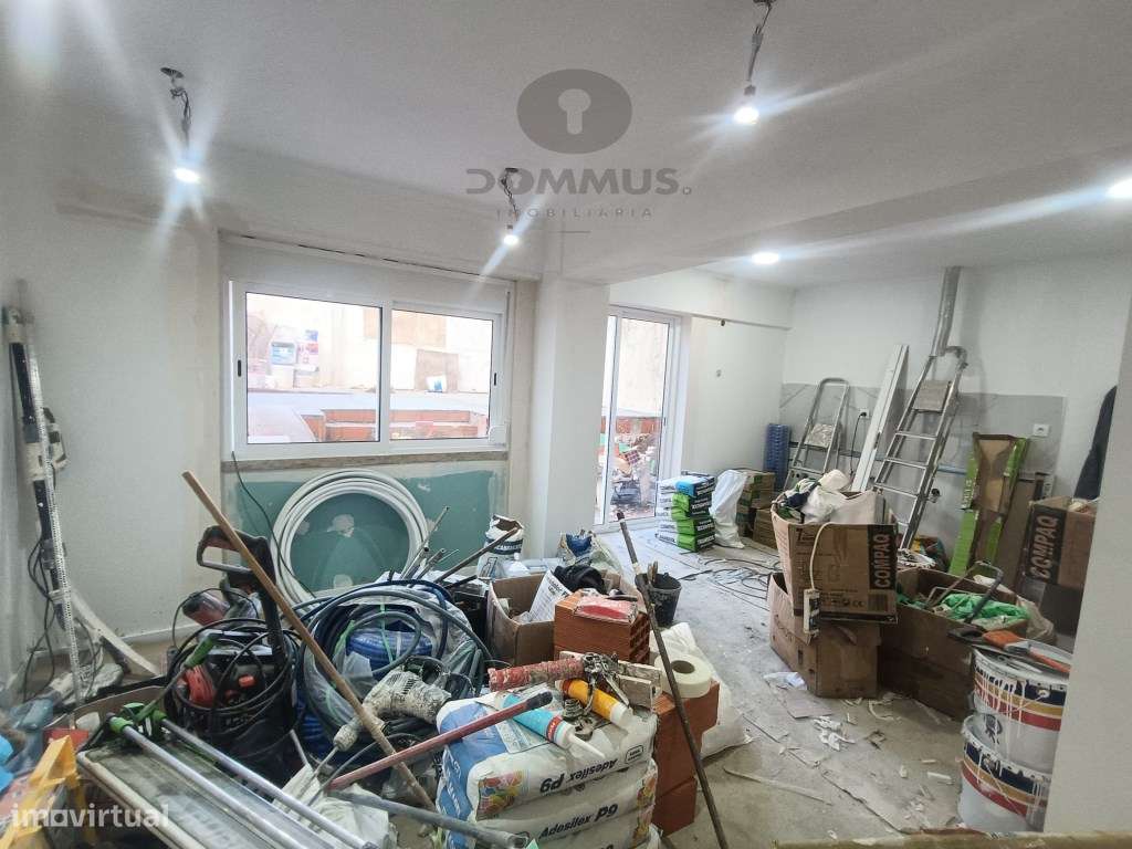 Apartamento T2 Totalmente Remodelado com Quintal e Arrecadação na V... - Grande imagem: 2/16