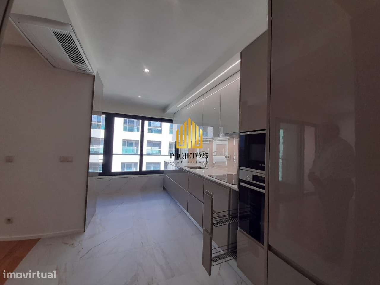 T3 NOVO de Luxo com área bruta de 170m2, junto ao centro e ao Metro!-11