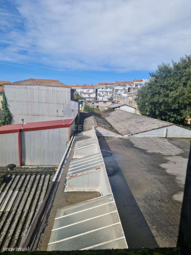 Prédio para remodelação total na Rua D. João IV - Porto-2