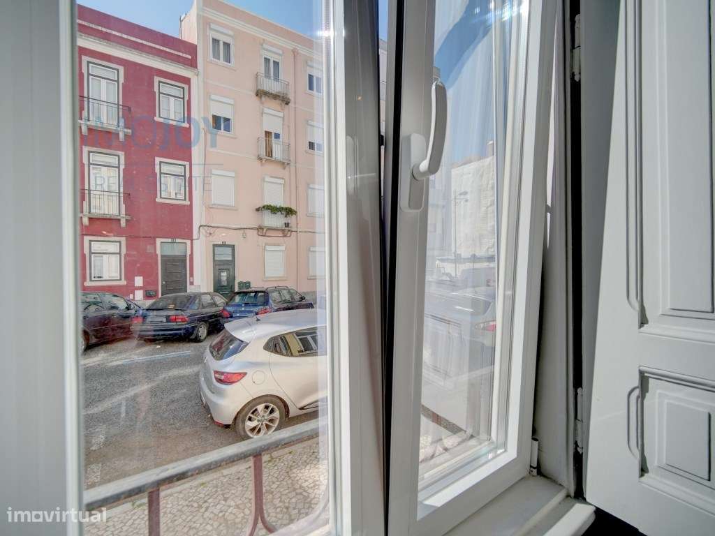 Simpático Apartamento T3 com Terraço em CAMPO DE OURIQUE - Grande imagem: 4/25