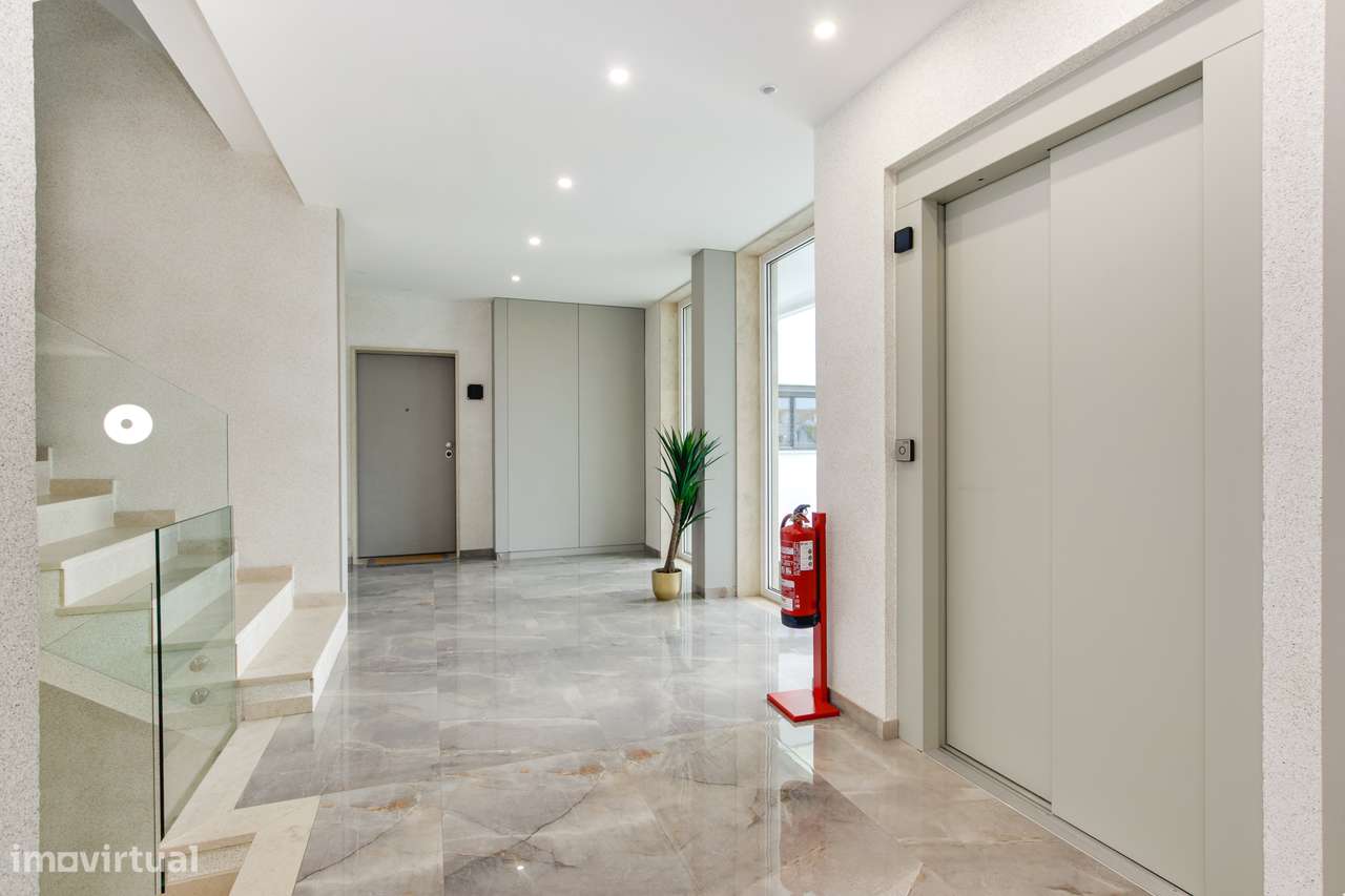 APARTAMENTO T4 DUPLEX | CONDOMÍNIO PRIVADO COM PISCINA | ALCOCHETE - Grande imagem: 3/52