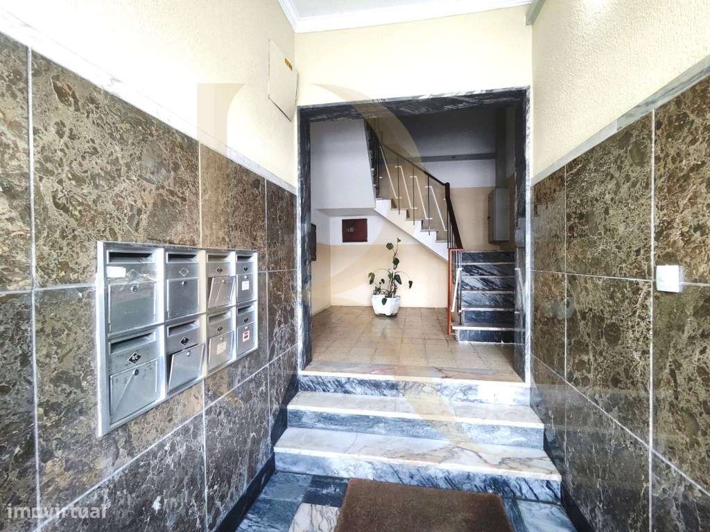 Apartamento T2 com varanda nas Paivas - Seixal-26