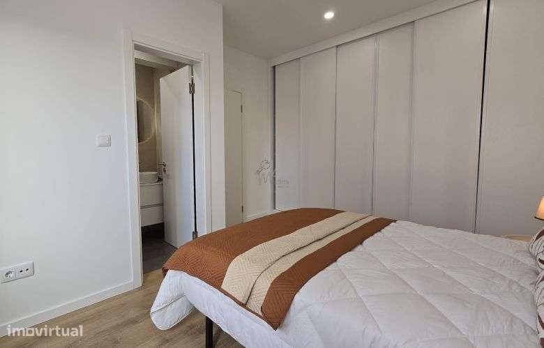 &#127991;&#65039;Apartamento T3 Remodelado em Benfica – Moderno e Cent-21