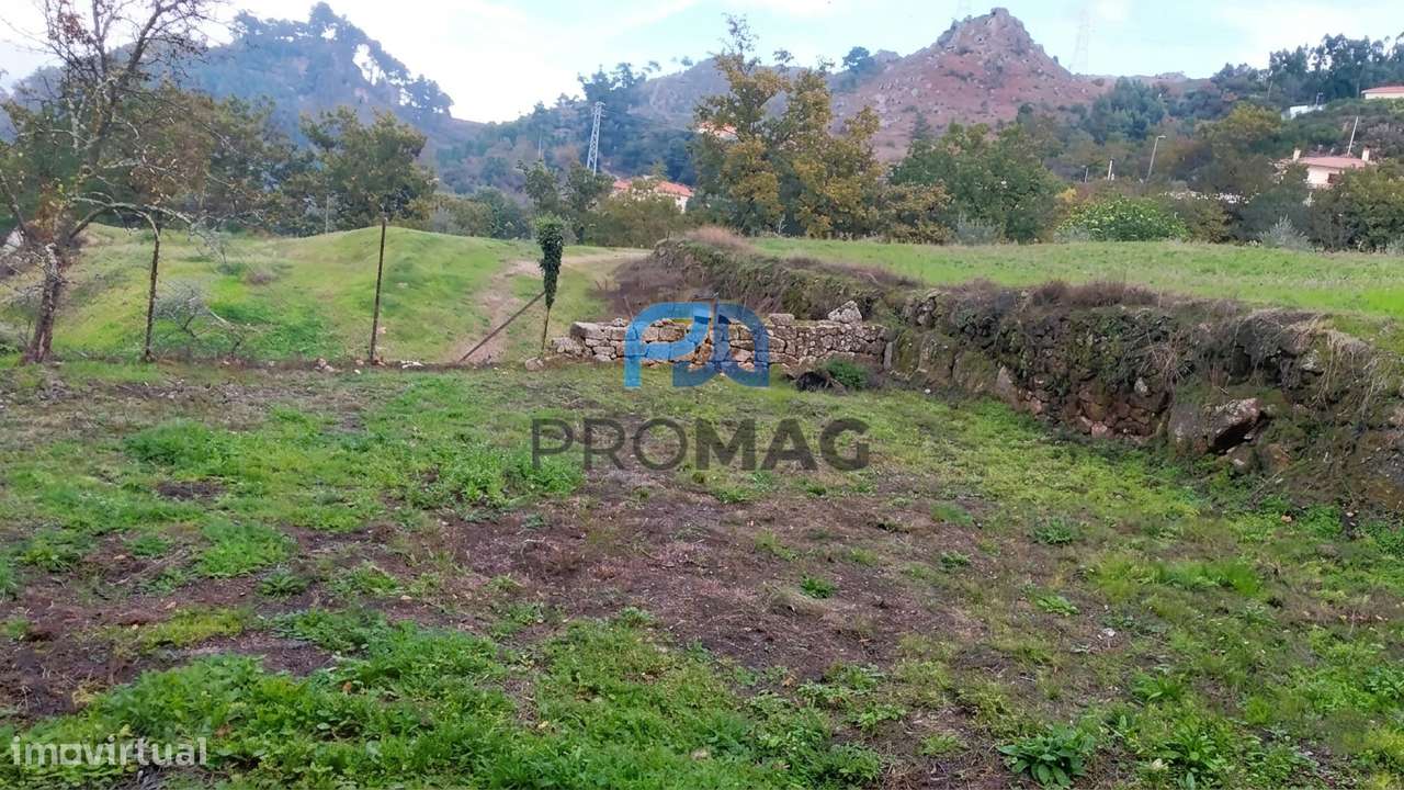 Moradia V3 para Recuperar em São Martinho de Mouros-29