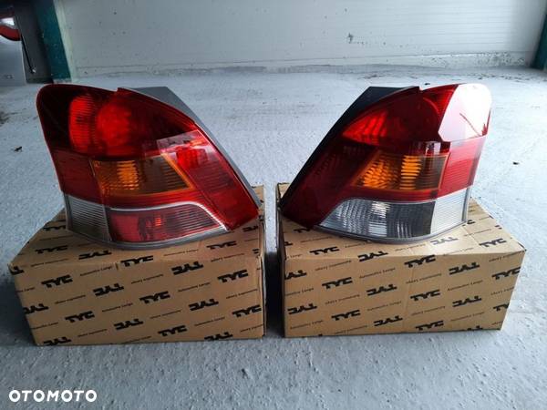 NOWA LAMPA LEWY PRAWY TYŁ TOYOTA YARIS II 08-11r LIFT - 1