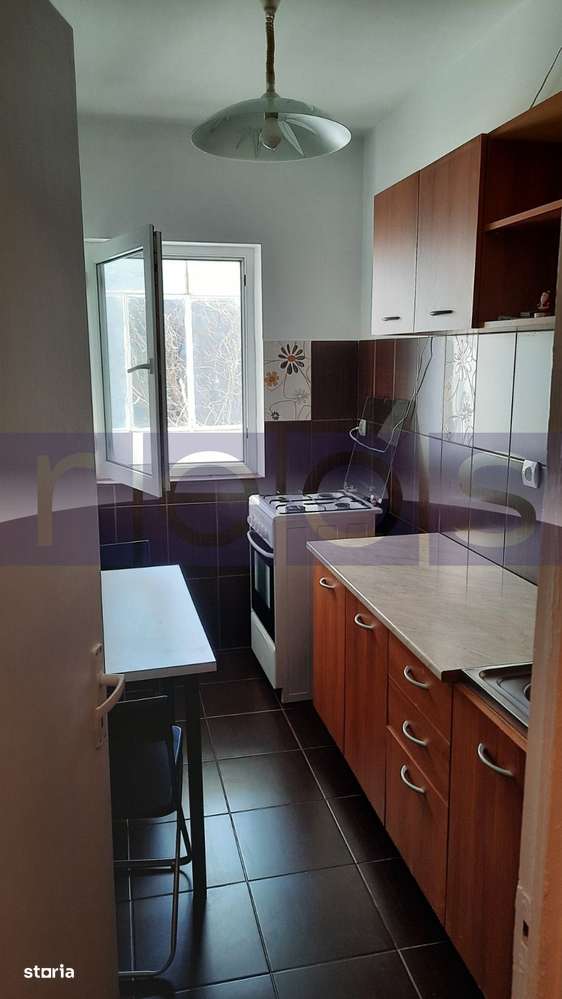 VANZARE GARSONIERA COMPLET UTILATA I LIBERA I ZONA BULEVARDUL GHENCEA - Imagine principală: 4/9
