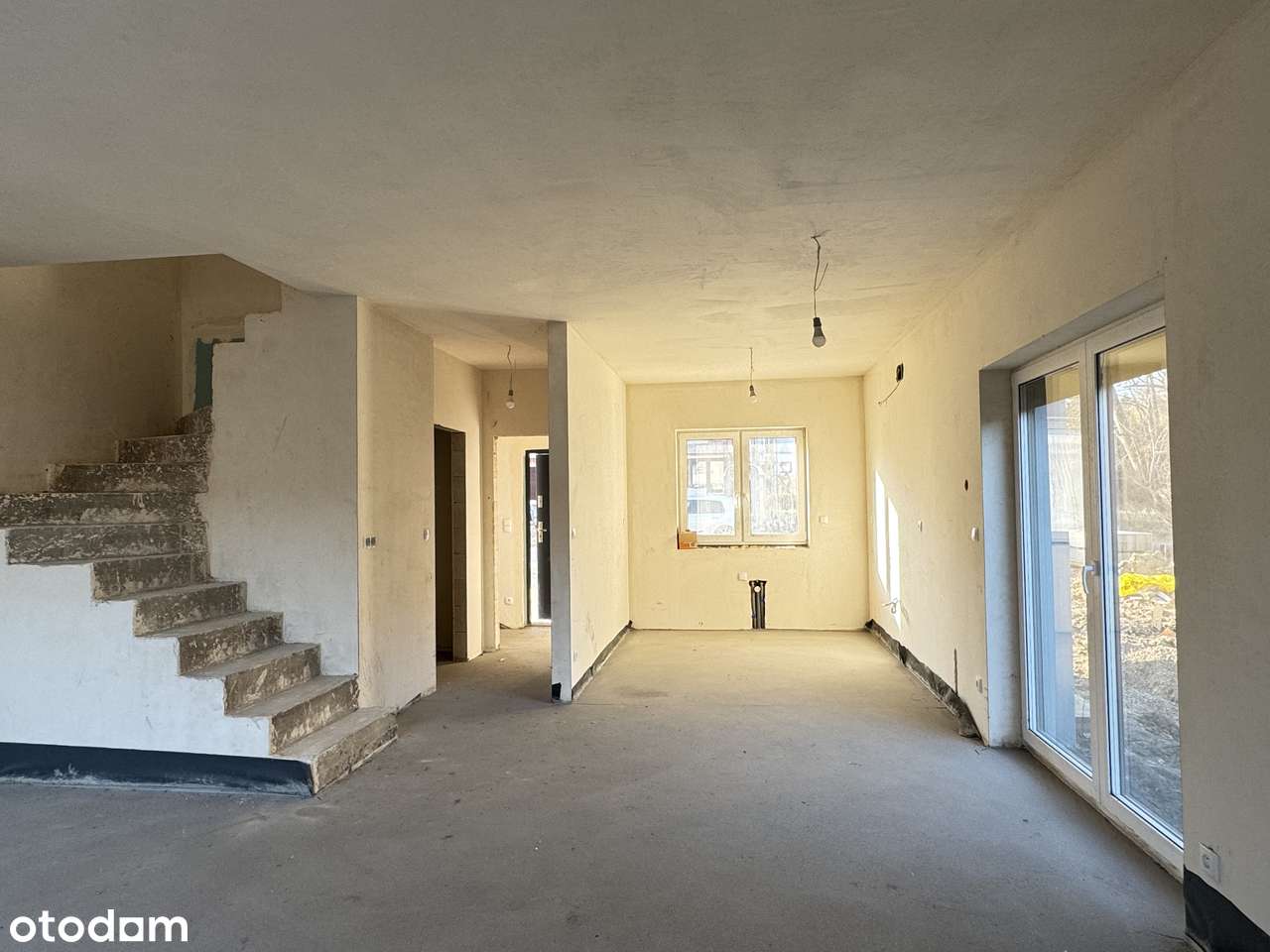 Energooszczędny bliźniak z dużym salonem.-6