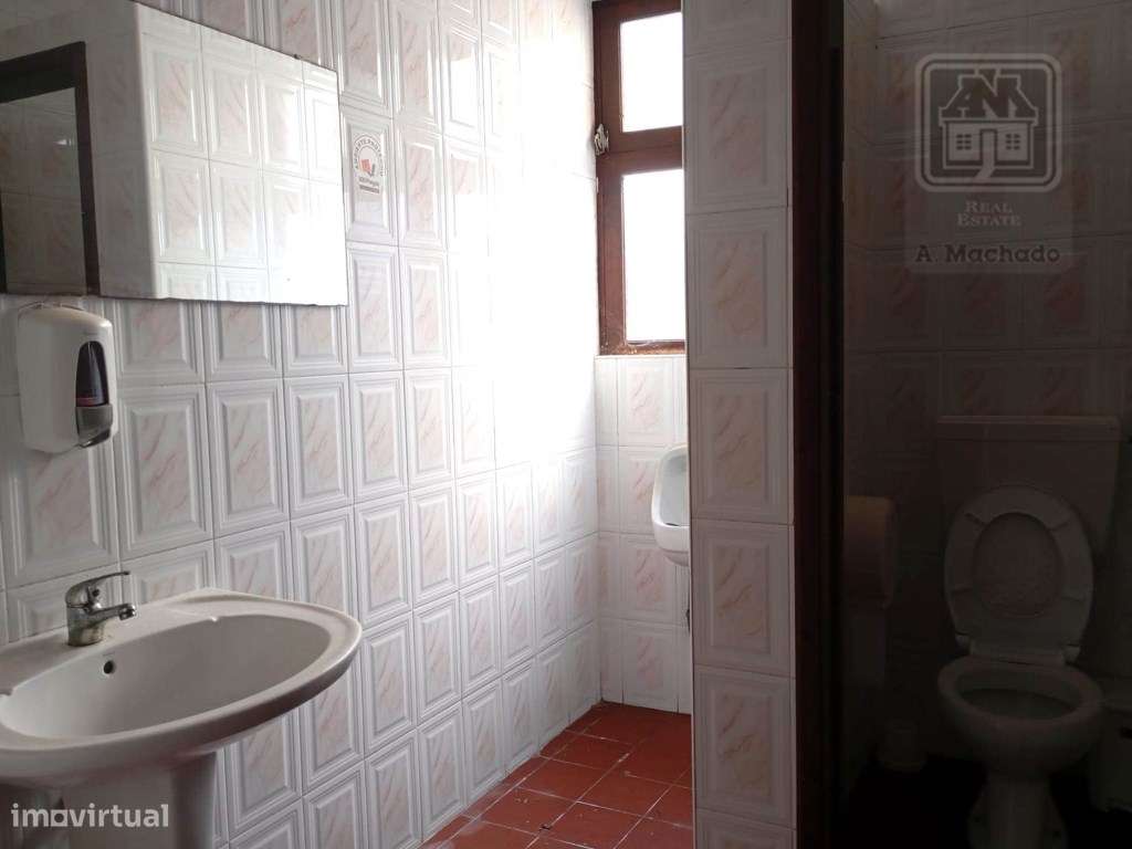 VENDA de ÁREA COMERCIAL - RESTAURANTE com GARAGEM - Angra do Heroís... - Grande imagem: 5/7