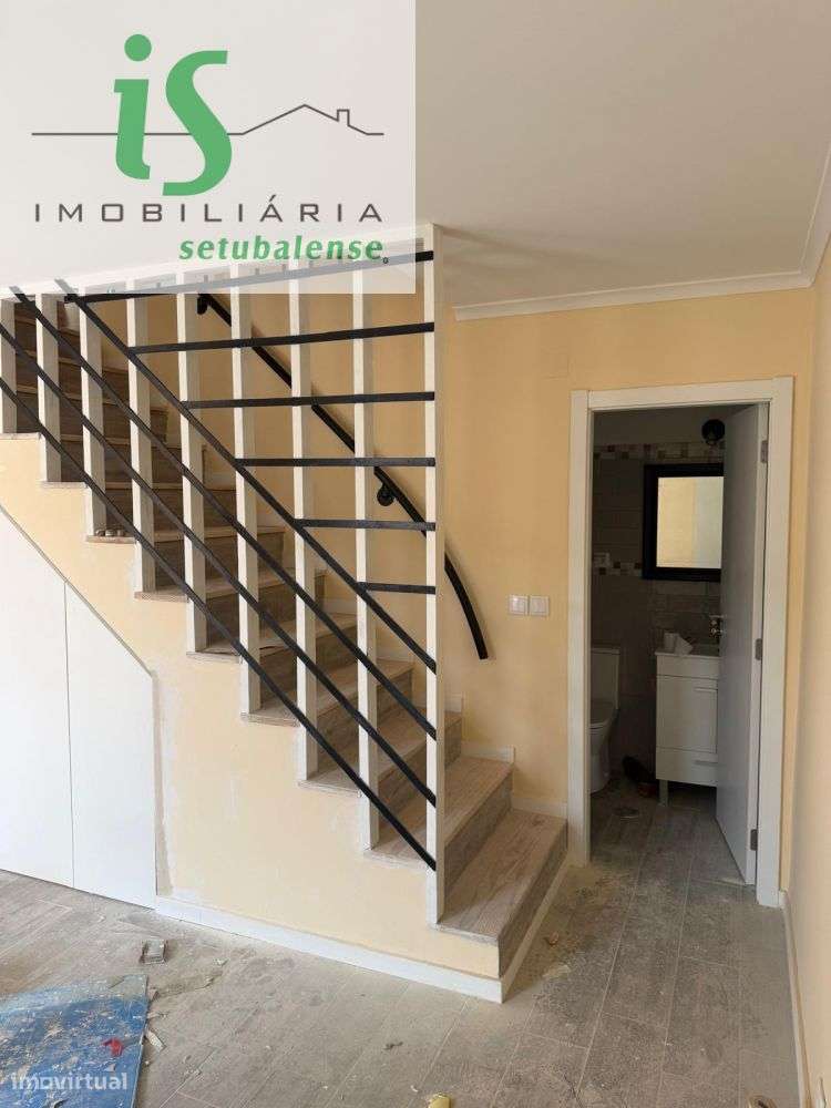 MORADIA T4 TRANSFORMADA EM T3 | TOTALMENTE REMODELADA | CASAL DE FIGUE-12