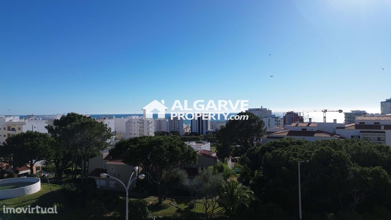 Apartamento T2 virado a Sul com Vista Mar em Quarteira, Algarve