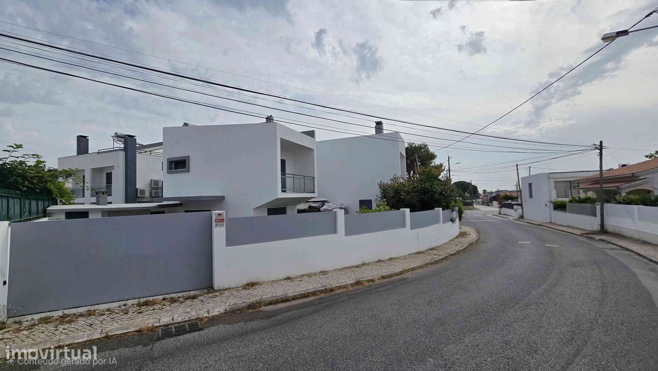 Moradia T4 isolada com jardim e garagem-11