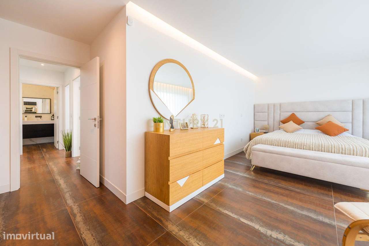 Excelente moradia geminada V4 em Urbanização nova na zona de Albarraqu-52