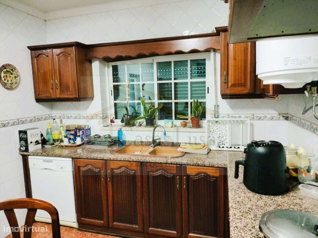 Moradia T4 com GARAGEM, PÁTEO c/ CHURRASQUEIRA + TERRENO EXTRA (40m...-7