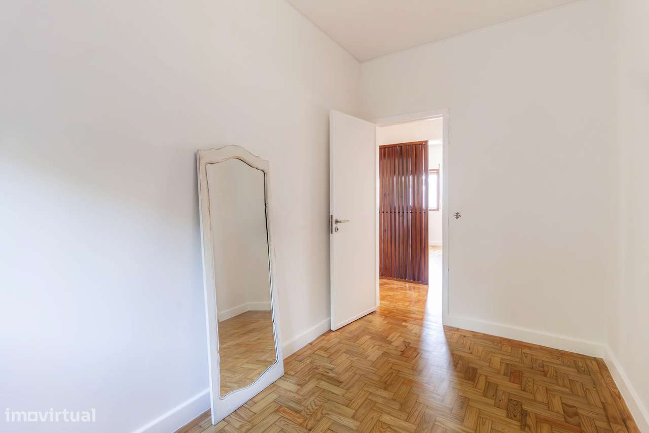 T2 Remodelado com Elegância no Coração de S João da Madeira-11
