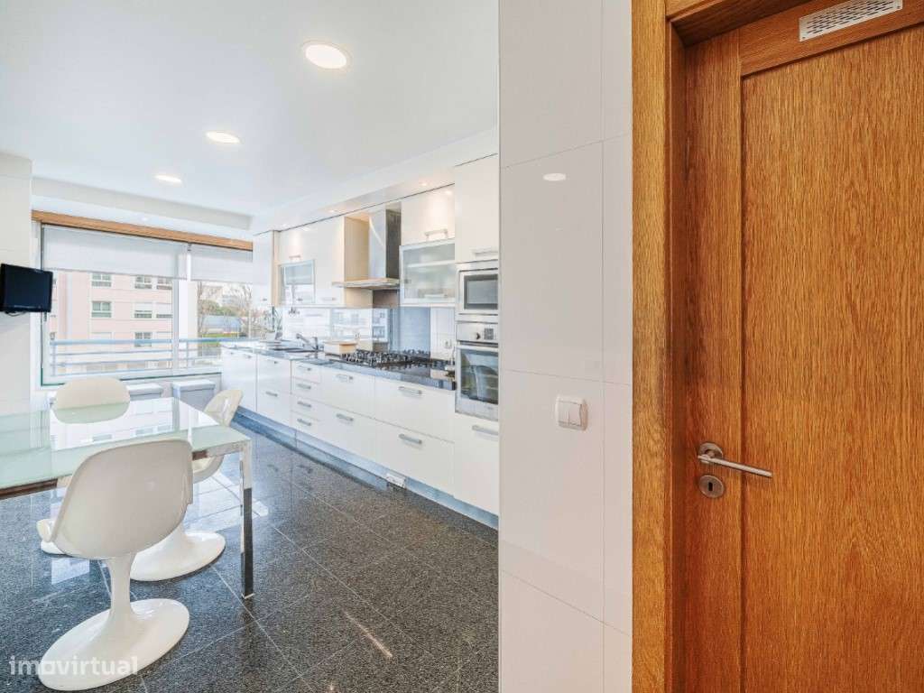 T3 em Telheiras com 155m² | Box para 2 carros | Varanda | Excelente...-25