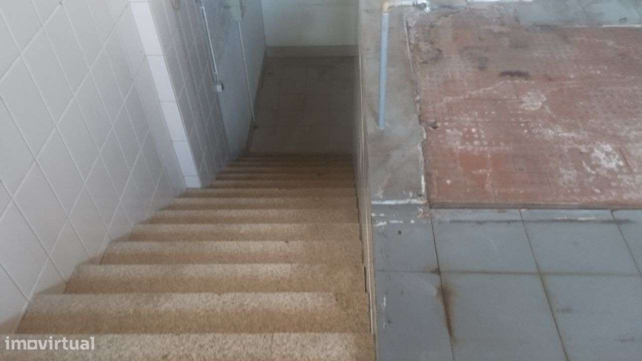 Vende-se LOJA que dá para hotelaria em Leça do Balio - Grande imagem: 4/8