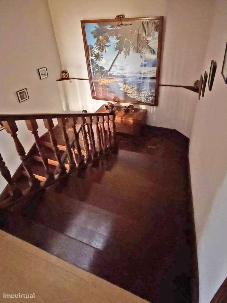 Moradia T4 de três frentes em Baguim do Monte - Exclusivo-23