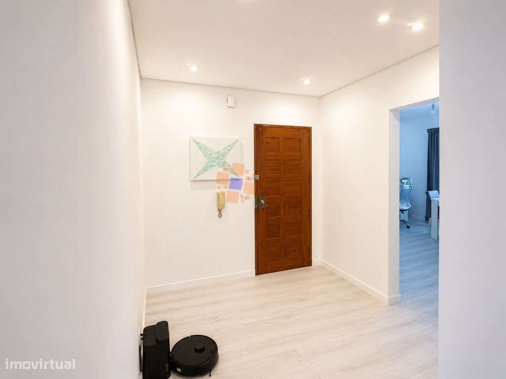 T1 com Áreas de T2 | Remodelado | Varanda | Centro do Feijó-15