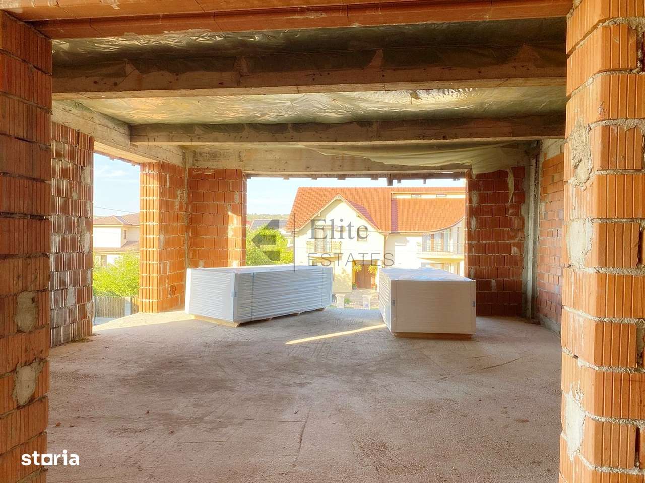 6 apartamente la rosu de vanzare in Episcopia Bihor - Imagine principală: 1/7