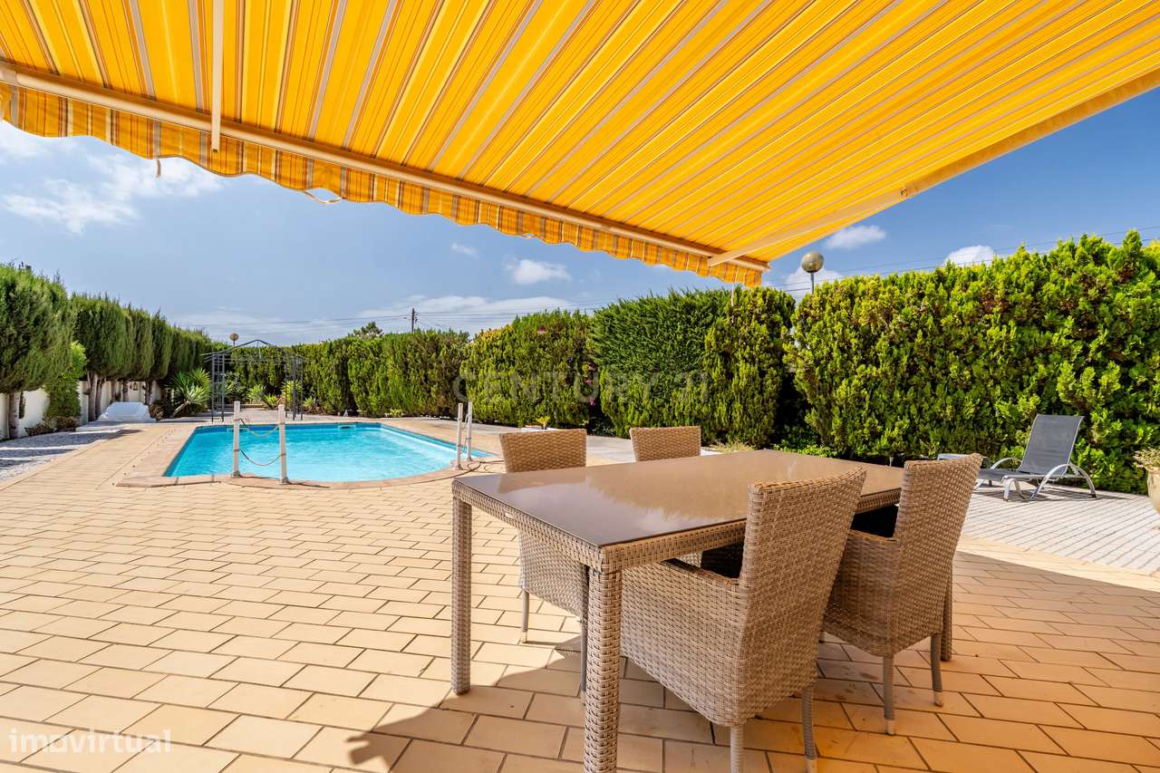 Moradia Independente T3, com Piscina e Amplo Espaço Exterior, em Algoz-24