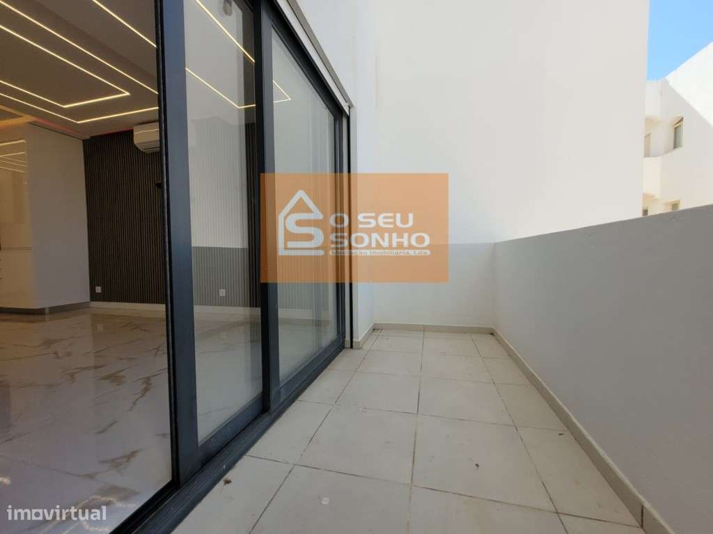 Apartamento T2 na Primeira Linha de Quarteira com Vista Mar-17