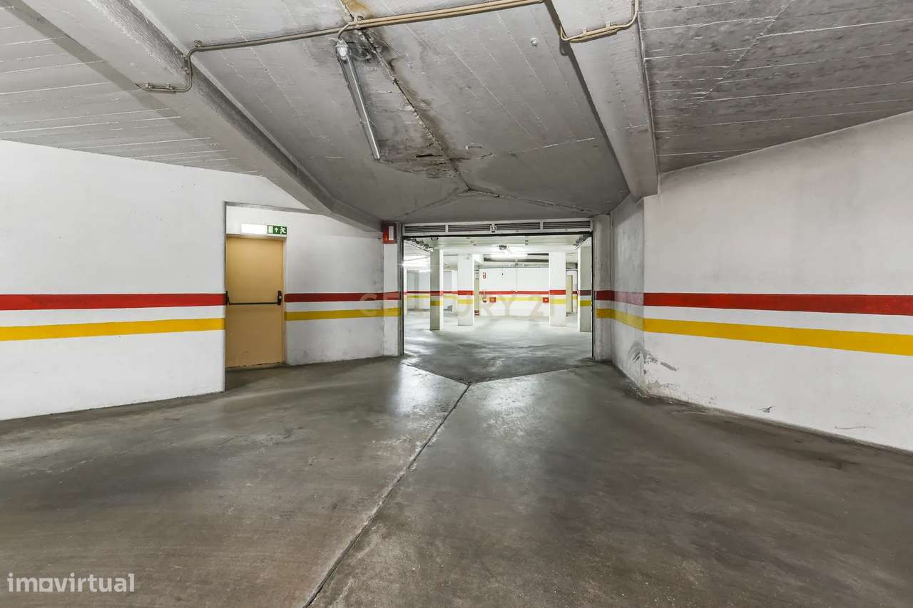 T3 153 m² com varanda | Garagem + 1 lugar de estacionamento | Lumiar |-24