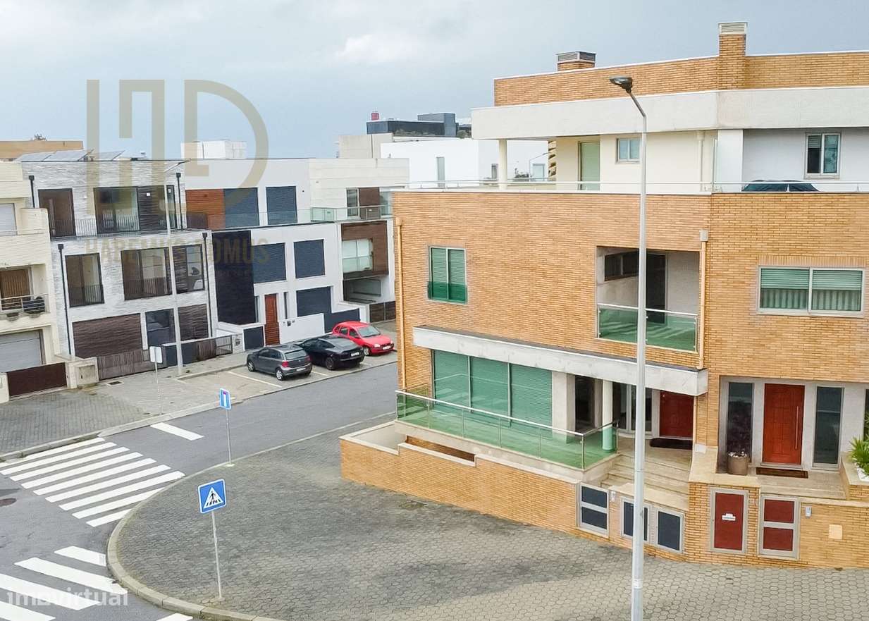 Moradia T3+1 de Luxo com 405m2 a 200 Metros da Praia em Canidelo.-46